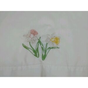 Thomaston Floral Pansies Embroidery 2 Standard Pillowcases USA Vintage White